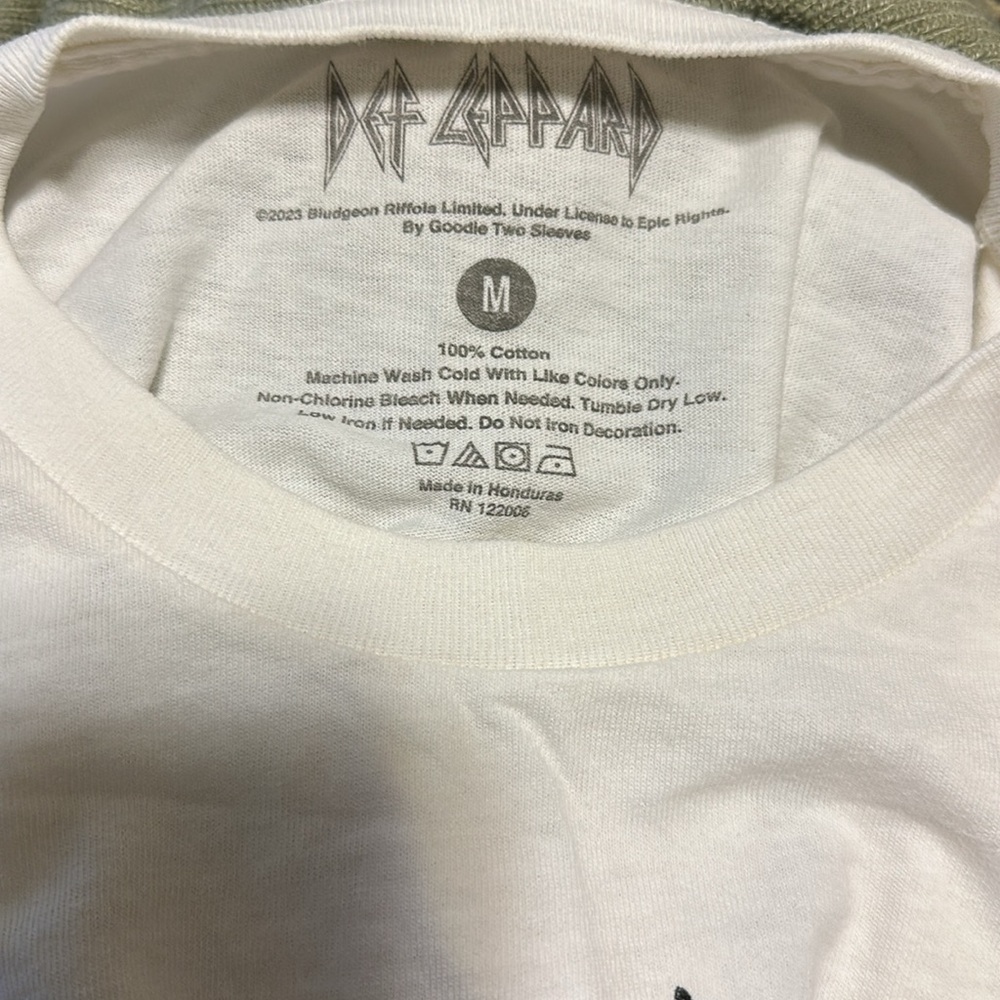 Def Leppard Graphic Tee - Picture 7 of 7